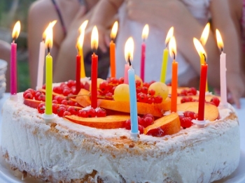 5 modi per farcire una torta di compleanno! Scegliete il gusto che fa per voi